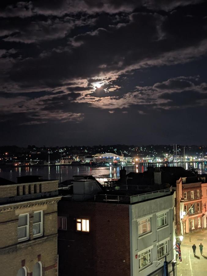 Seafarer'S View - 6 Bedroom Townhouse In Cowes, Parking & Seaviews. Cowes  Esterno foto